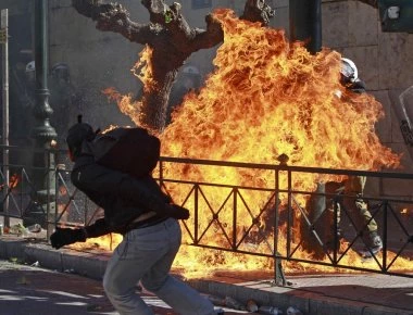 Παρέμβαση εισαγγελέα ζητούν οι αστυνομικοί για την δολοφονική επίθεση ακροαριστερών με 30 μολότοφ στην Θεσσαλονίκη